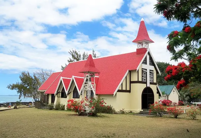 Eglise et flamboyant - Île Maurice - Truller - Pixabay